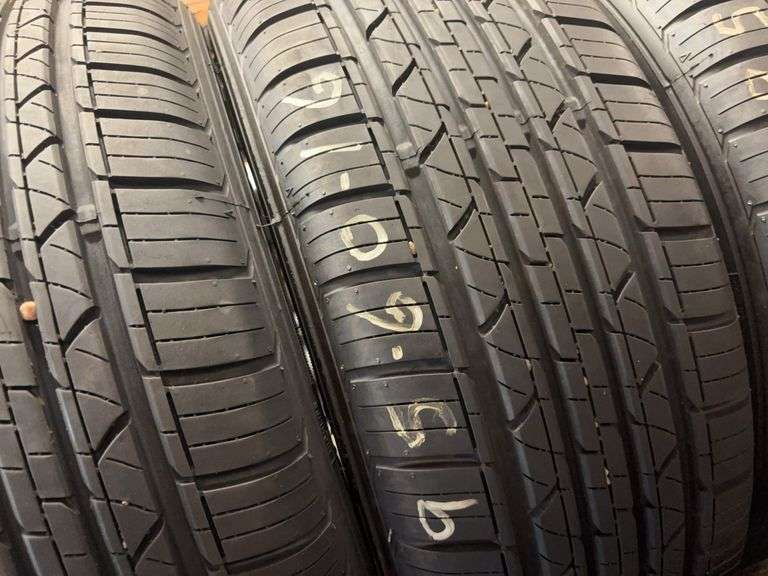 (4) tires like new - 195/60/16