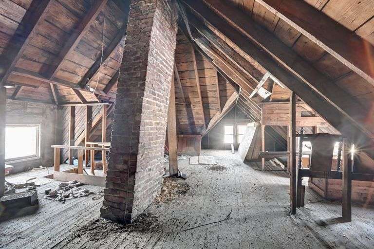 2-Story Home & Detached Garage