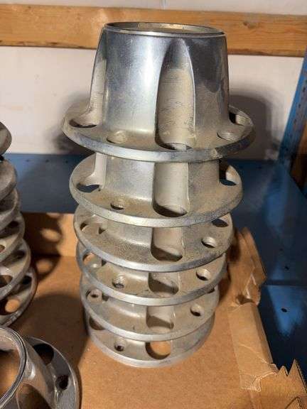 (17) Ford hub cap covers