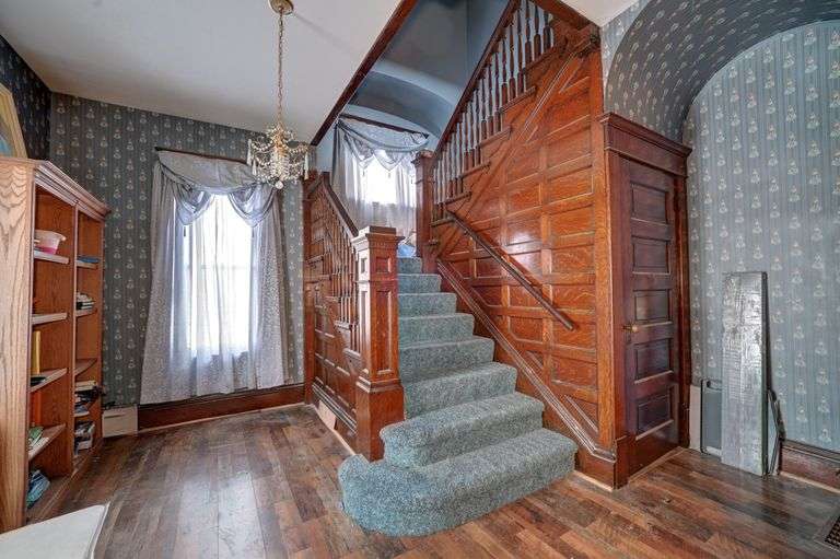 2-Story Home & Detached Garage