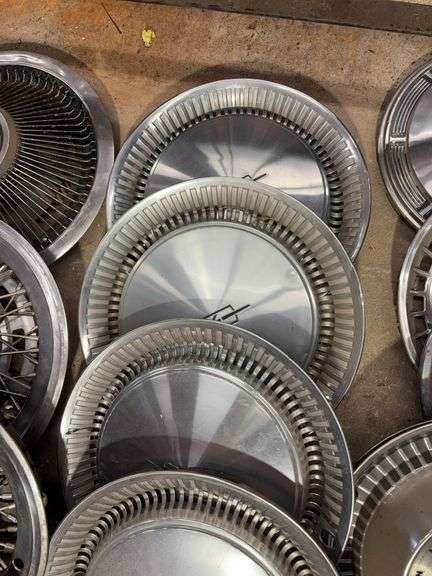 15+ hubcaps - see photos - Dodge, Oldsmobile, and more