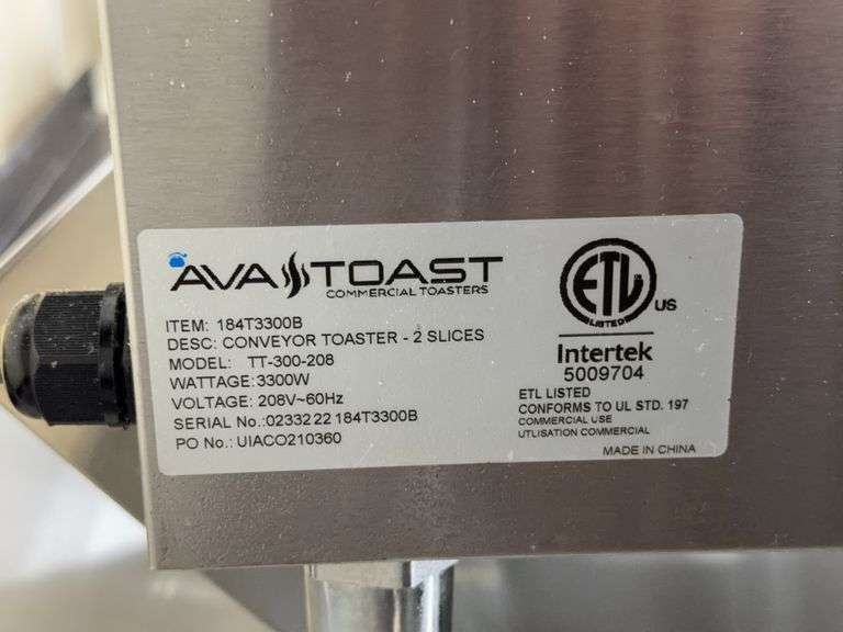 Toaster with conveyor