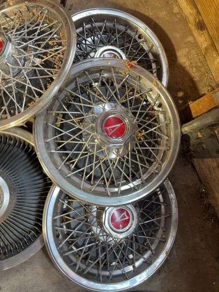15+ hubcaps - see photos - Chevy, Pontiac, and more
