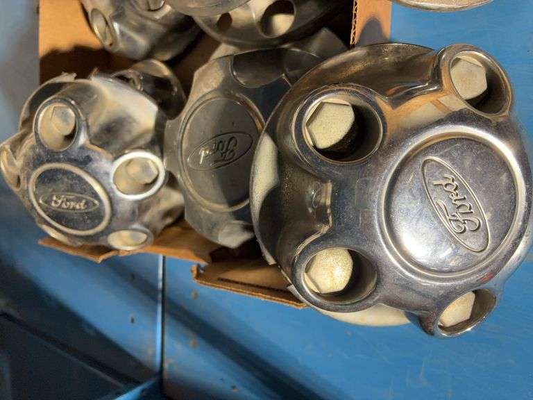 (13) Ford hub cap covers