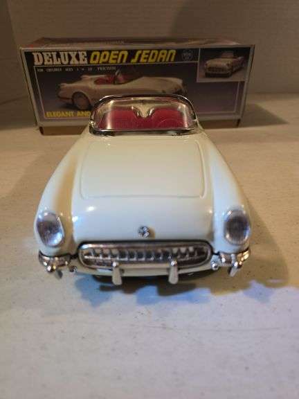 DELUXE OPEN SEDAN METAL FRICTION CAR WITH BOX