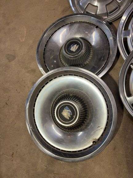 15+ hubcaps - see photos - Buick, Caprice, and more