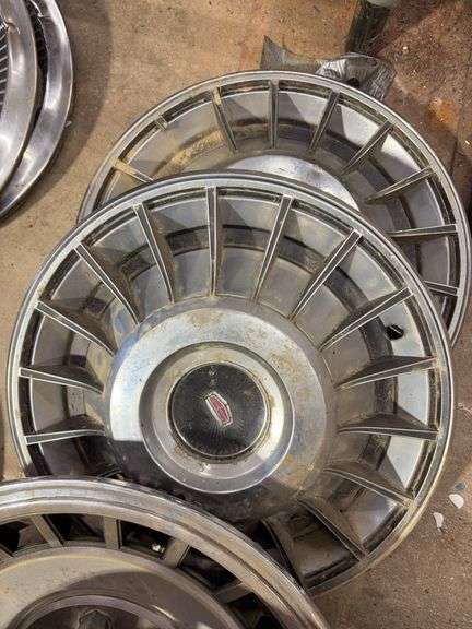 15+ hubcaps - see photos - Buick, Ford, and more