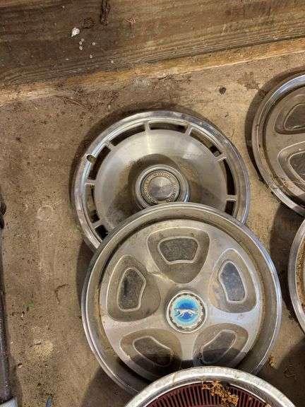 15+ hubcaps - see photos - Buick, Pontiac, Ford, and more