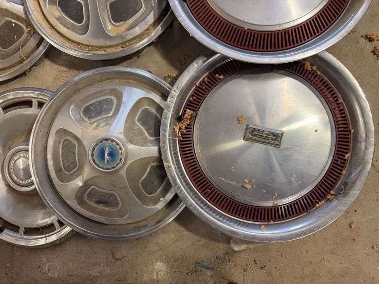 15+ hubcaps - see photos - Buick, Pontiac, Ford, and more