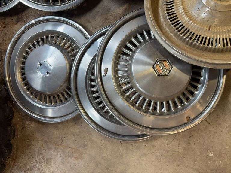 15+ hubcaps - see photos - Chevy, Toyota, and more