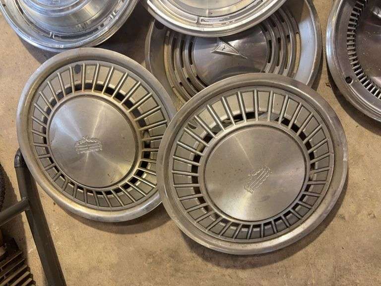 15+ hubcaps - see photos - Oldsmobile, Pontiac, Buick, and more