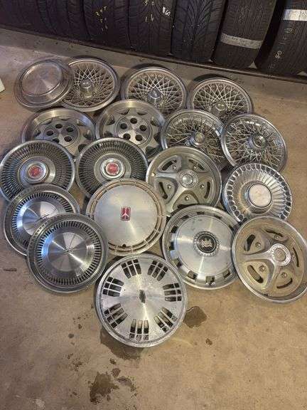 15+ hubcaps - see photos - Pontiac, Chevy, Ford, and more