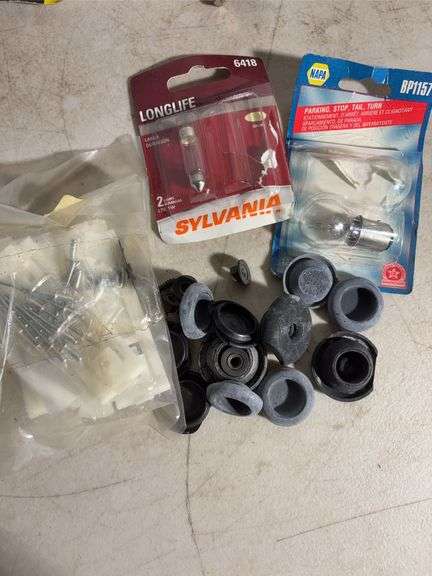Flat of vehicle light bulbs - see photos