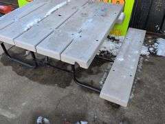 Outdoor plastic picnic table - top: 4' x 4'