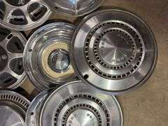15+ hubcaps - see photos - Ford, Oldsmobile, and more