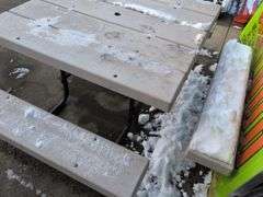 Outdoor plastic picnic table - top: 4' x 4'