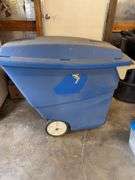 Step-2 trash can on wheels