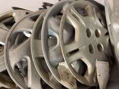 Large lot of hub caps and parts -Ford, Honda and more