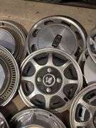 15+ hubcaps - see photos - Ford, Oldsmobile, and more