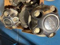 (13) Ford hub cap covers