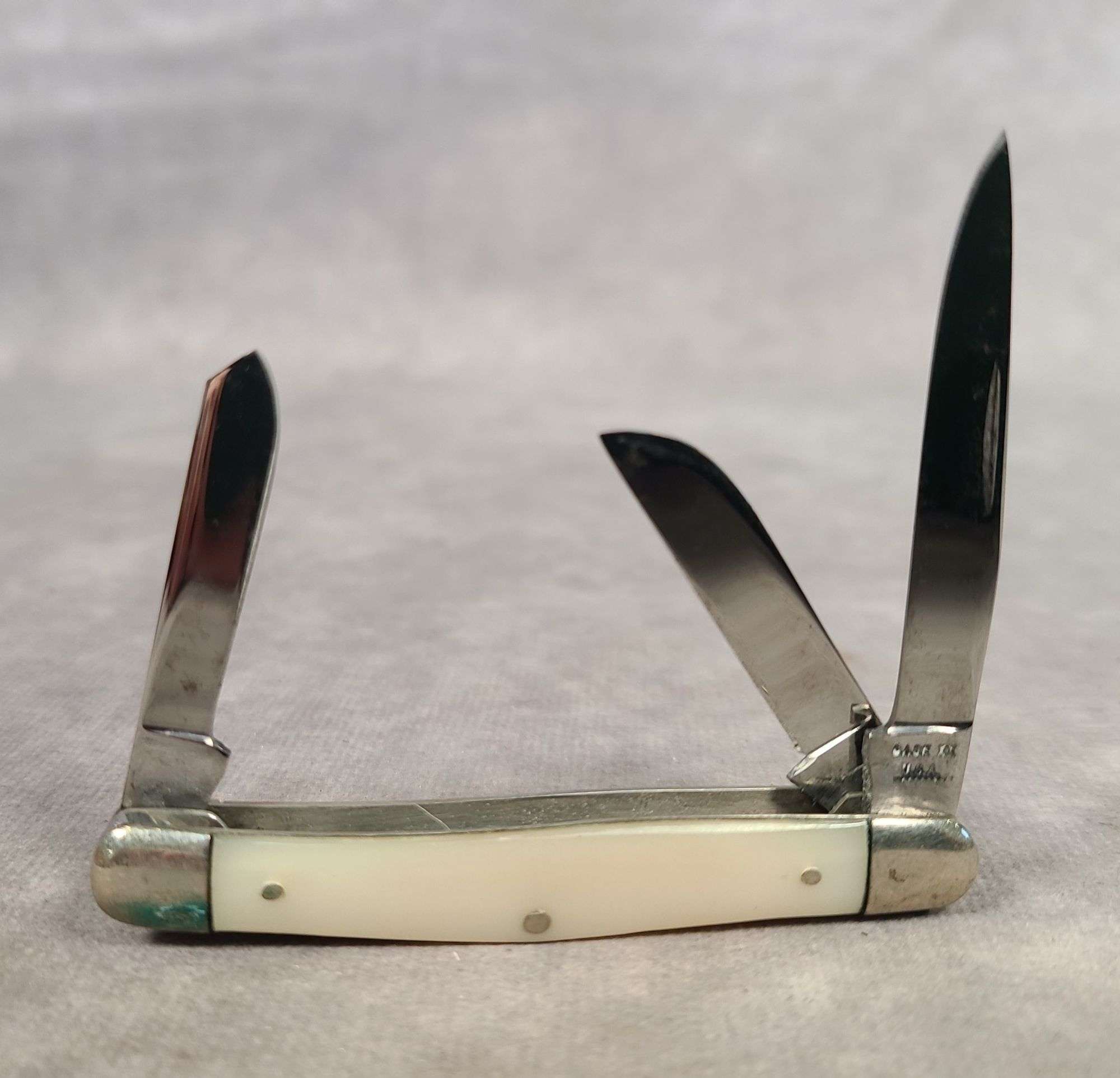 1972 CASE XX 3327 IMITATION PEARL SMALL STOCKMAN