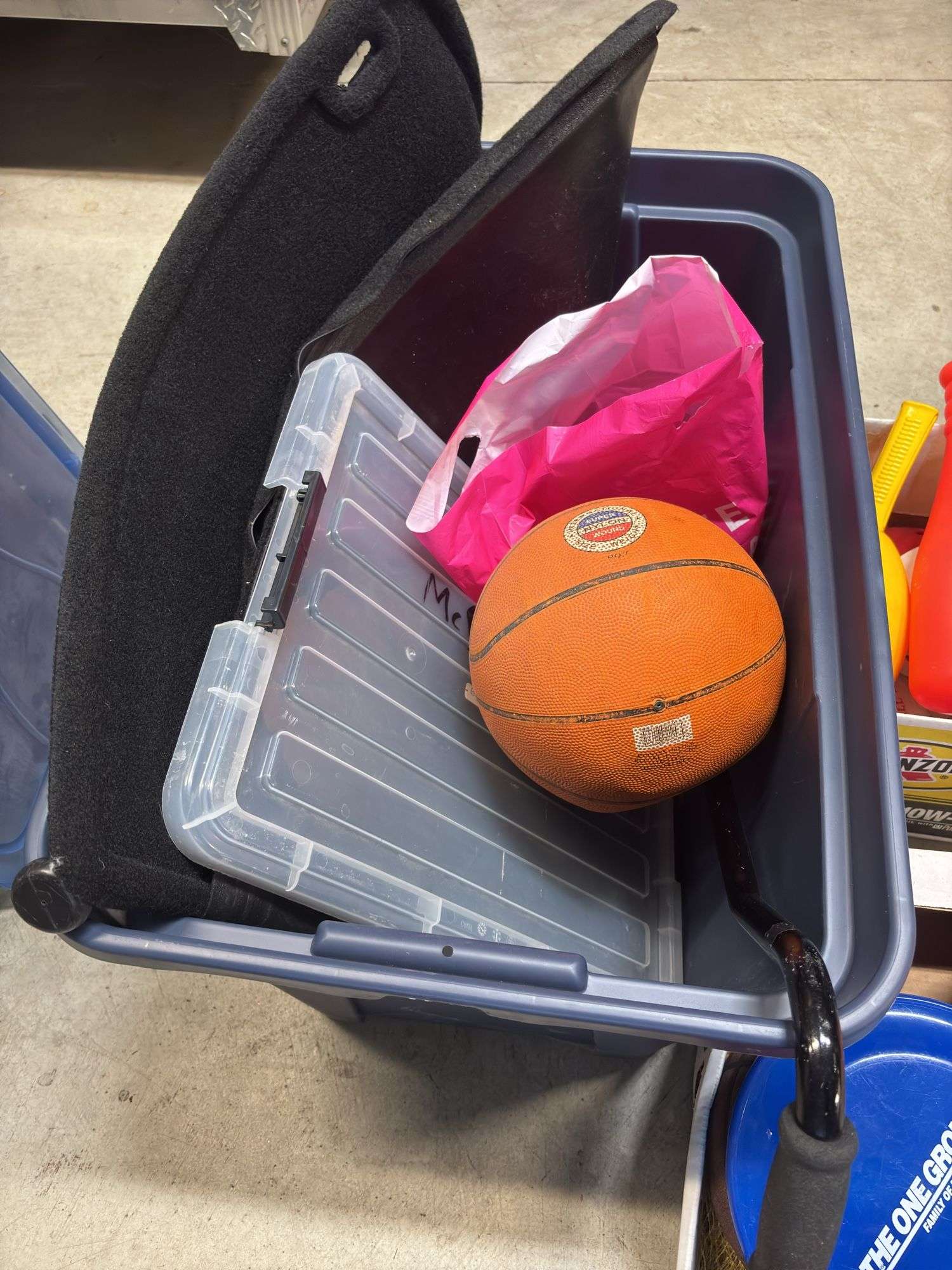 Balls , Totes