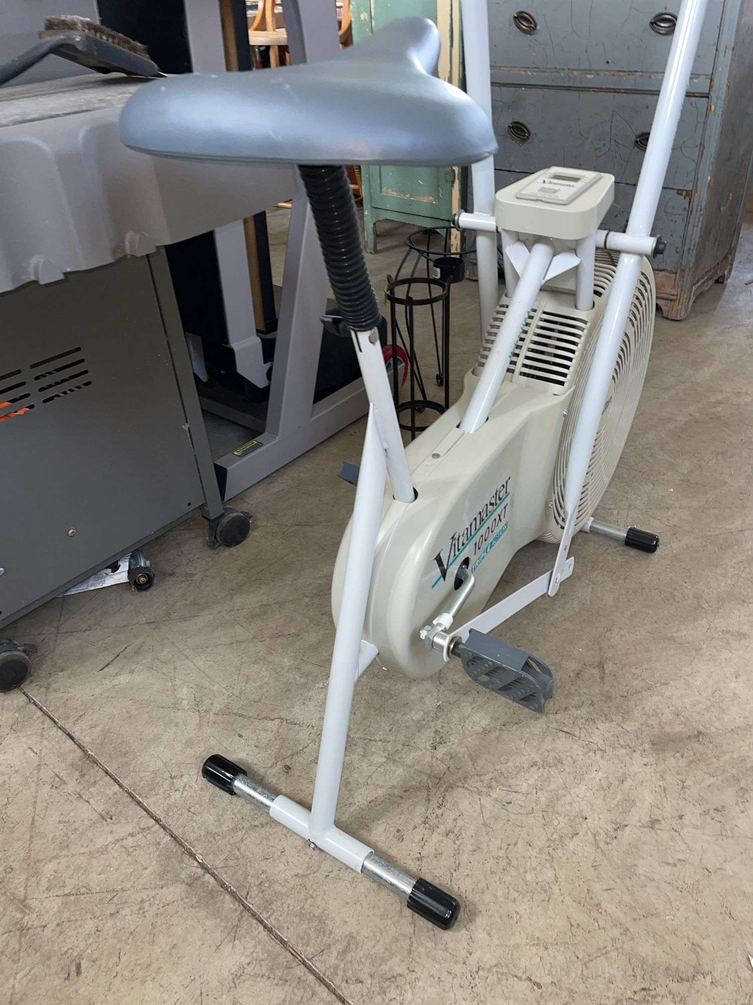 Vitamaster Exercise Machine VITAMASTER EXERCISE BICYCLE - Kaufman Realty & Auctions