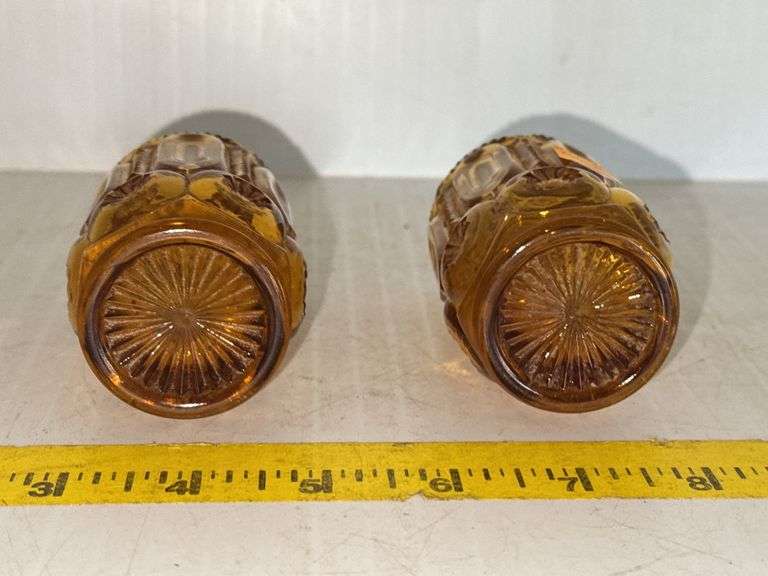 (2) L.E. Smith Glass Company Amber Glass Salt Shakers w/ Metal Lid