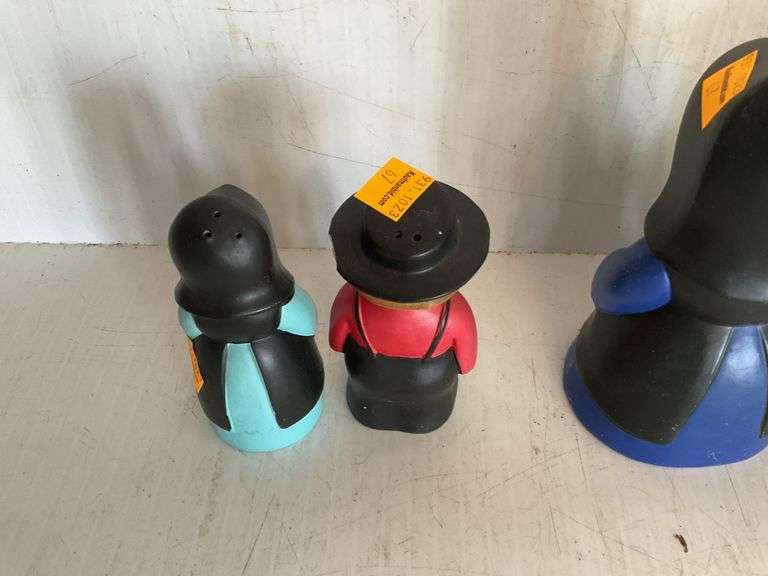 Amish Banks, Amish Salt and Pepper Shakers