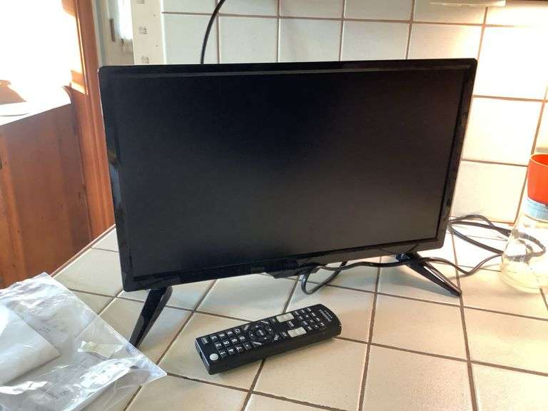 18 inch insignia TV - Kaufman Realty & Auctions