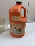 Stihl Bar & Chain oil 85percent full /pyrex measuring cup / Aluminum scoop