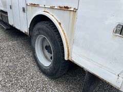 2004 GMC TC6E042 Crew Cab Closed Top Bed Vin# 1GDJ6E1C34F517736