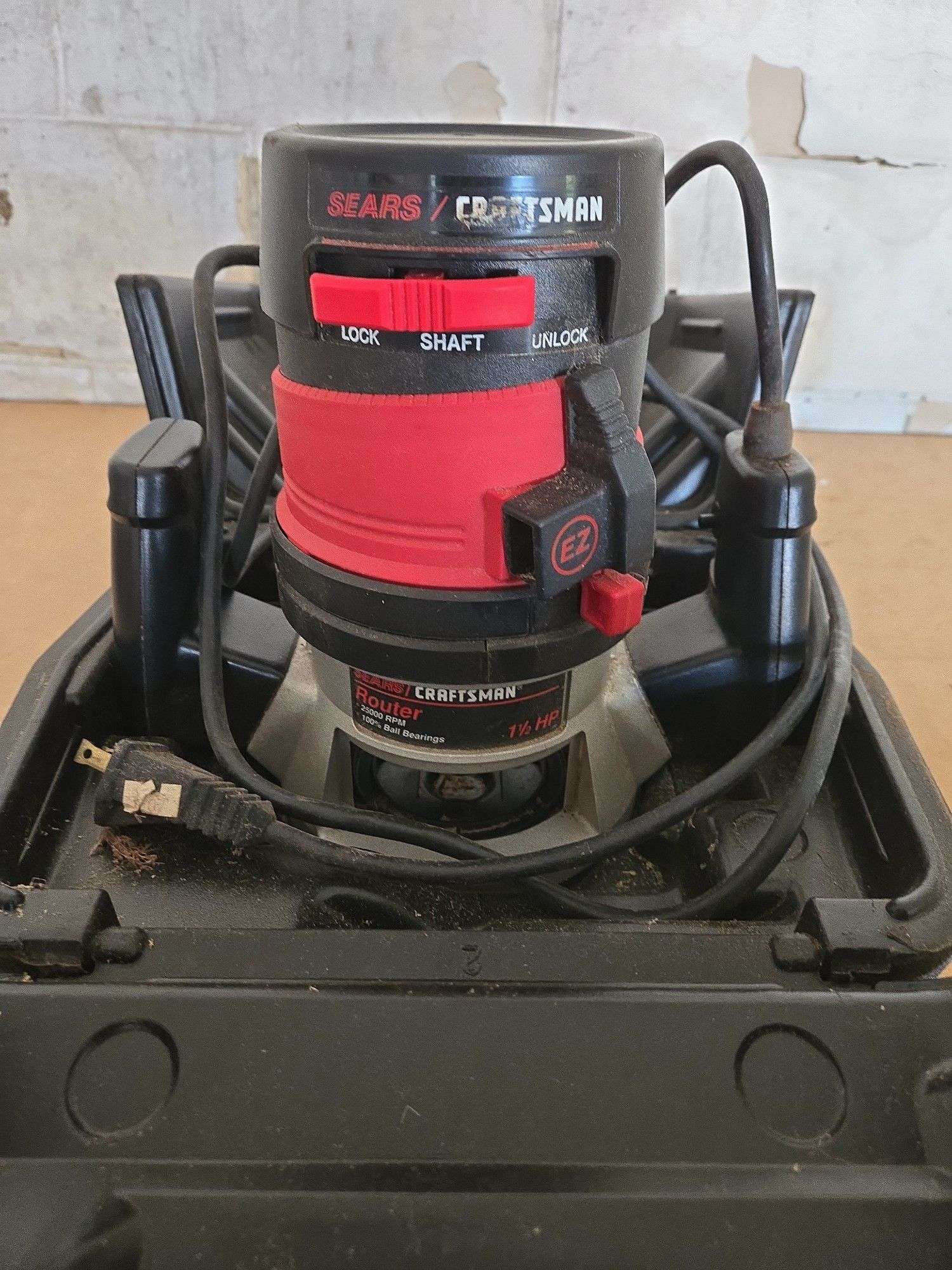Craftsman 1.5HP router w/ case - Kaufman Realty & Auctions