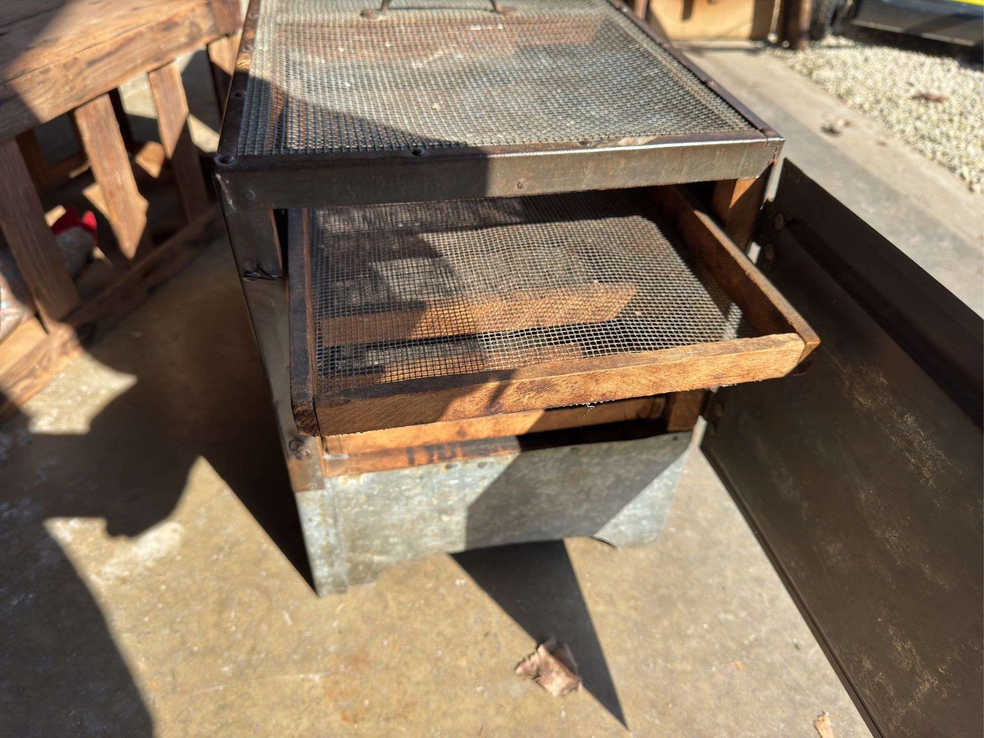 Stove, drying rack, chicken coop - Kaufman Realty & Auctions