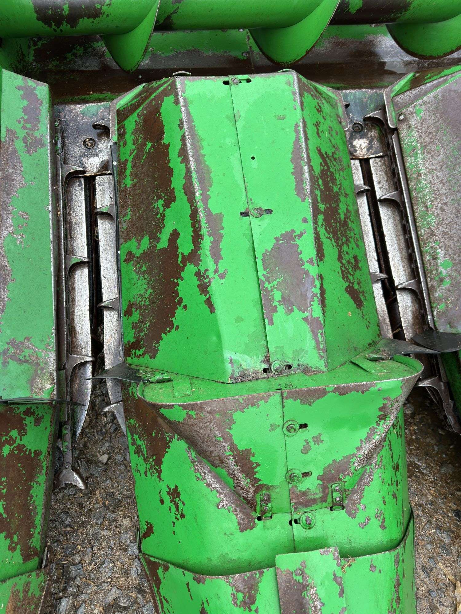6 row John Deere 643 Corn head