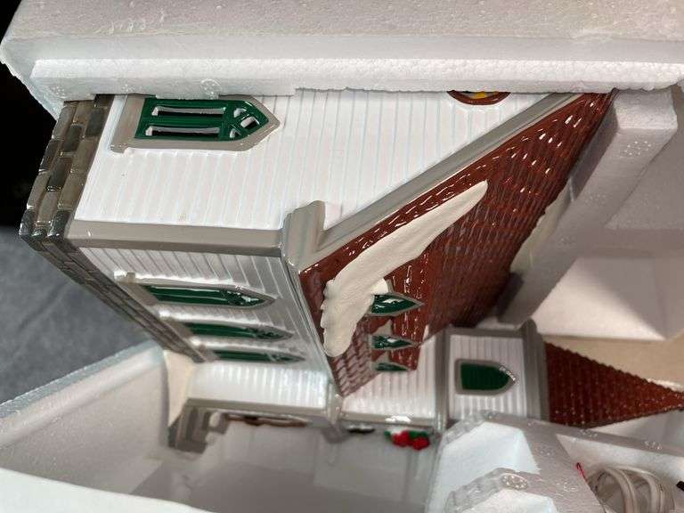 DEPT 56 CHRISTMAS VILLAGE TOWN TREE SET, AND STARTER SET