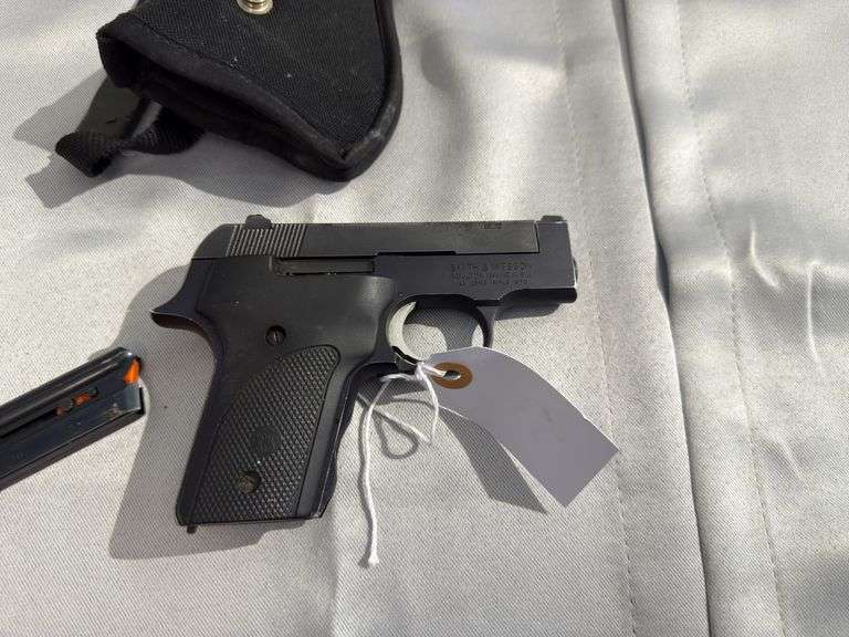 Smith and Wesson 22 LR Model2214