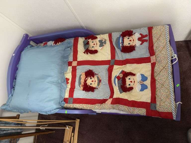 Small Kids Bed and Bedding