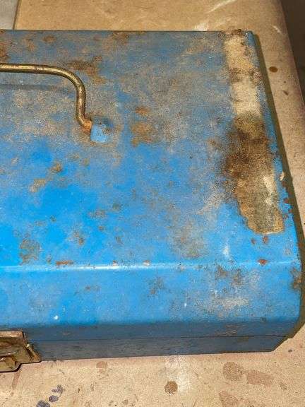 PROPANE KIT IN BLUE METAL BOX