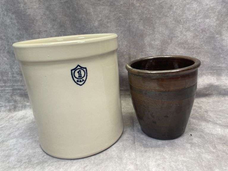 OHIO STONEWARE 1 GAL CROCK & VINTAGE BROWN CROCK