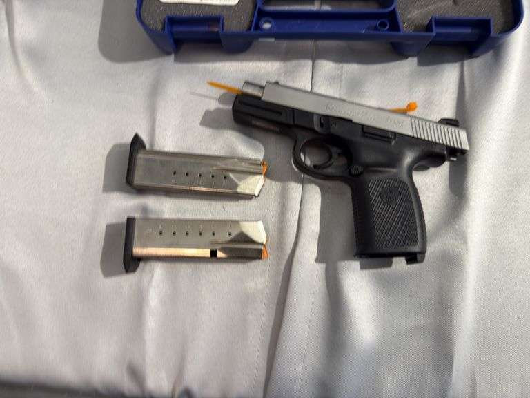 Smith & Wesson .40 cal Handgun with case and extra Clip