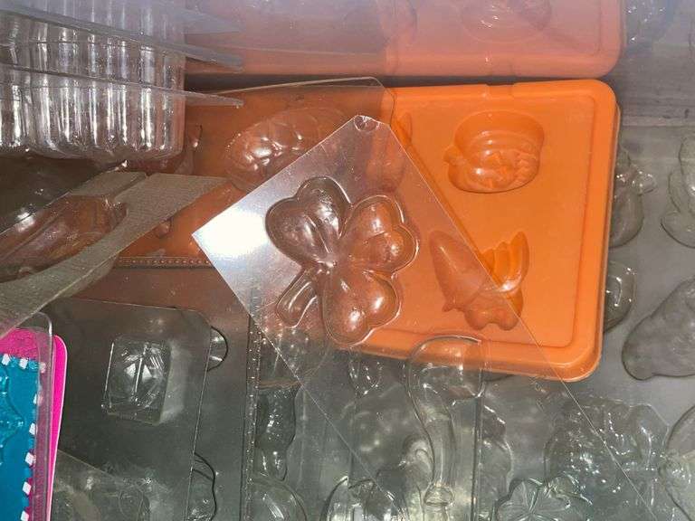 ASSORTED CANDY MOLDS IN TOTE