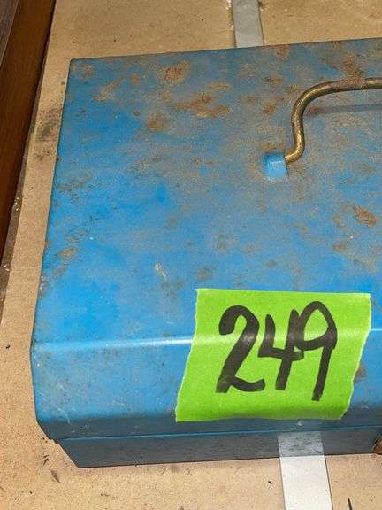 PROPANE KIT IN BLUE METAL BOX