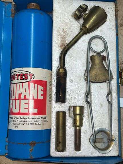 PROPANE KIT IN BLUE METAL BOX