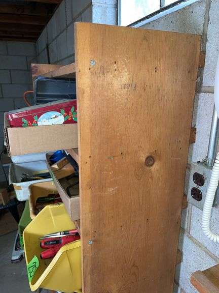 WOODEN STORAGE SHELF (WITHOUT CONTENTS)