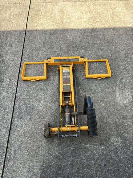 Cub cadet mower lift - Kaufman Realty &amp; Auctions