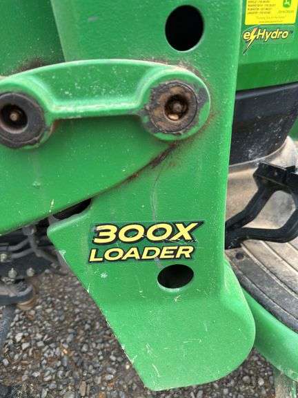 John Deere 3120 hydrostat tractor w/300x loader & bucket