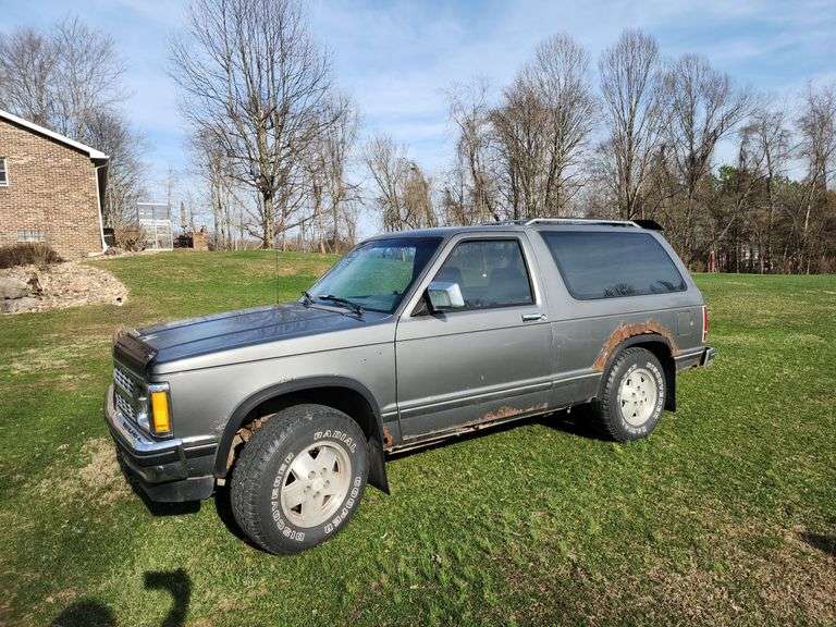 1989 Chevy Blazer runs & drives 241,509 miles Would make a great restoration project