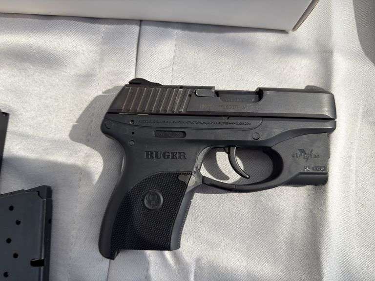 RUGER 9mmx19 Handgun with extra clip and soft case