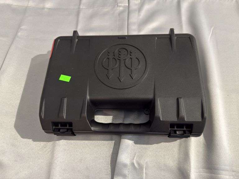 Beretta PB 9x19 Handgun with extra clip and case
